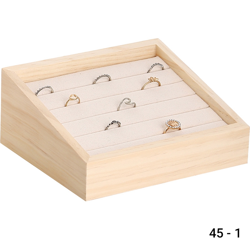 EXHIBIDOR N°45