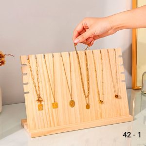 EXHIBIDOR N°42
