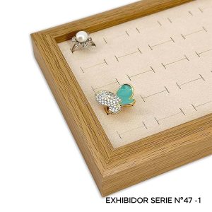 EXHIBIDOR N°47